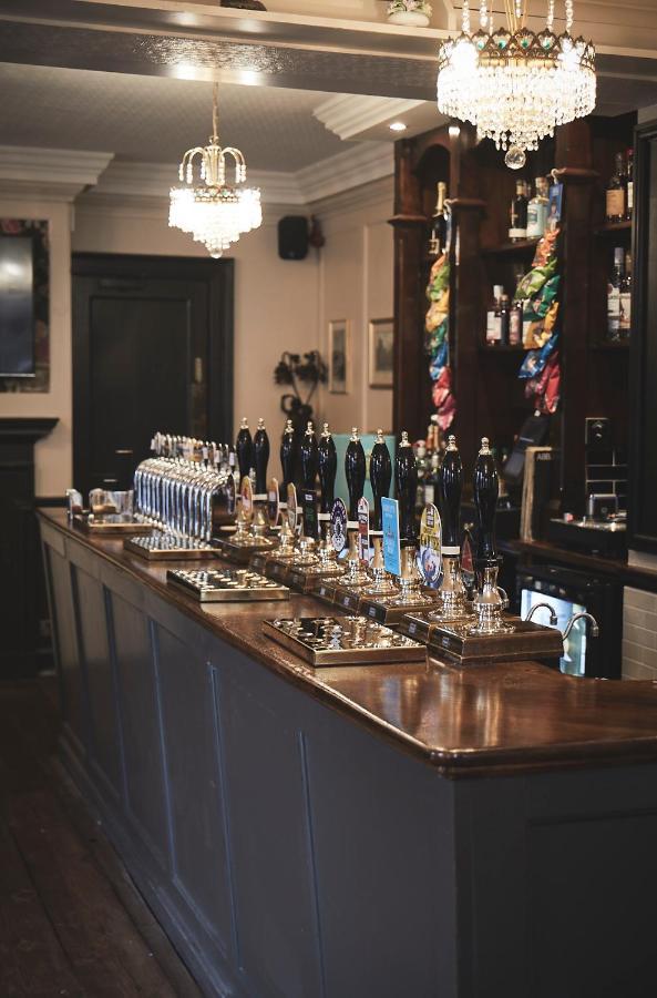 The Lord Grenfell Maidenhead Exterior foto The bar at the Old Red Lion