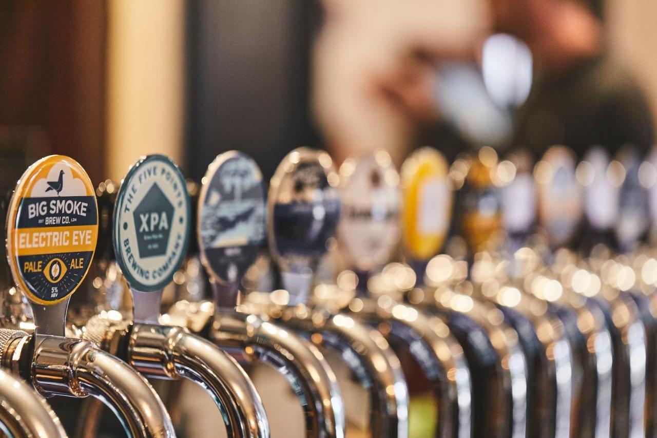 The Lord Grenfell Maidenhead Exterior foto Beer taps at the brewery